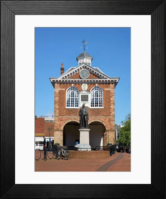 Framed Print : UK, England, Staffordshire, Tamworth, Town Hall with statue of Sir Robert Peel infront Framed Print : UK, England, Staffordshire, Tamworth, Town Hall with statue of Sir Robert Peel infront