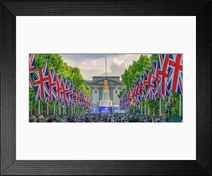Framed Print : UK, England, London, The Mall and Buckingham Palace and Victoria Memorial, Platinum Jubilee of Queen Elizabeth II Framed Print : UK, England, London, The Mall and Buckingham Palace and Victoria Memorial, Platinum Jubilee of Queen Elizabeth II