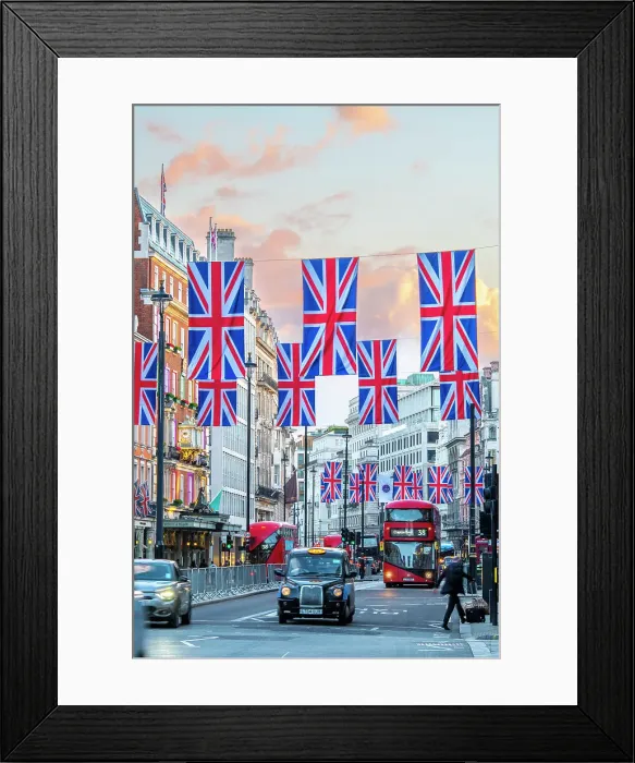 Framed Print : UK, England, London, Piccadilly Framed Print : UK, England, London, Piccadilly