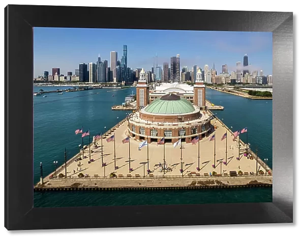 Aerial view of Navy Pier and downtown skyline, Chicago, Illinois, USA