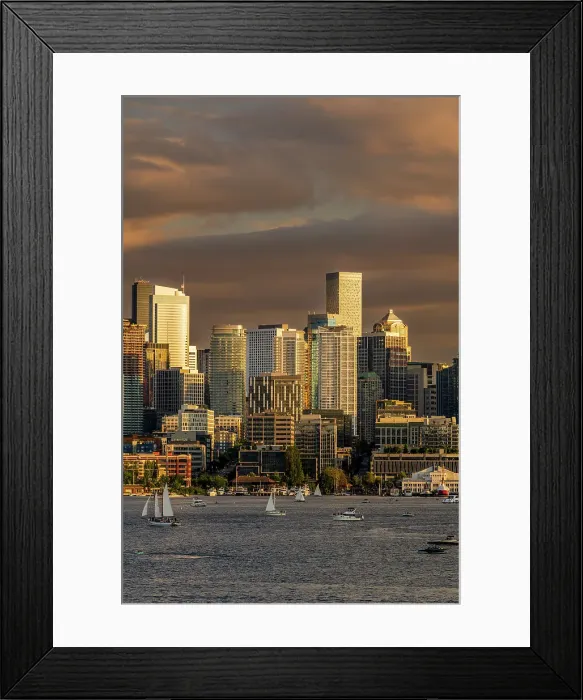 Framed Print : Scenic sunset view of Lake Union and downtowns skyline, Seattle, Washington, USA Framed Print : Scenic sunset view of Lake Union and downtowns skyline, Seattle, Washington, USA