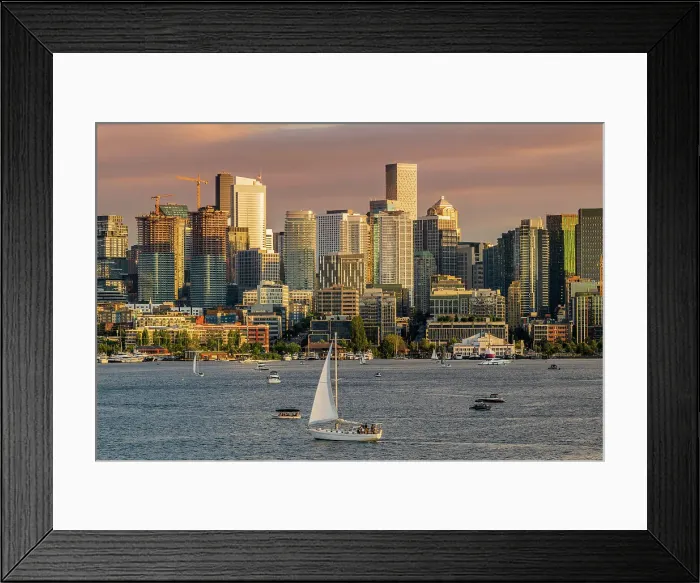 Framed Print : Scenic sunset view of Lake Union and downtowns skyline, Seattle, Washington, USA Framed Print : Scenic sunset view of Lake Union and downtowns skyline, Seattle, Washington, USA