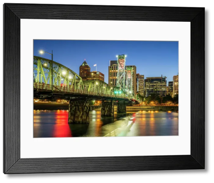 Framed Print : Downtown skyline and Willamette River, Portland, Oregon, USA Framed Print : Downtown skyline and Willamette River, Portland, Oregon, USA