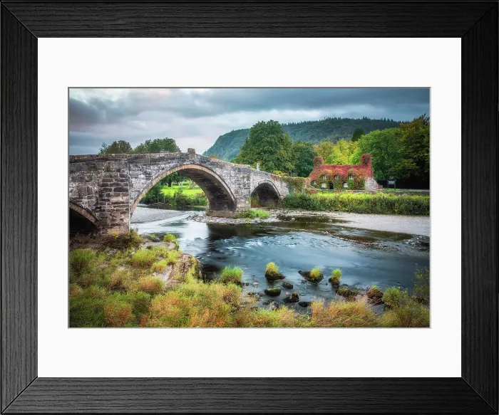 Framed Print : Tu Hwnt l r Bont Tearooms covered in Virginia creeper in autumn, Llanrwst, Conwy, Wales Framed Print : Tu Hwnt l r Bont Tearooms covered in Virginia creeper in autumn, Llanrwst, Conwy, Wales