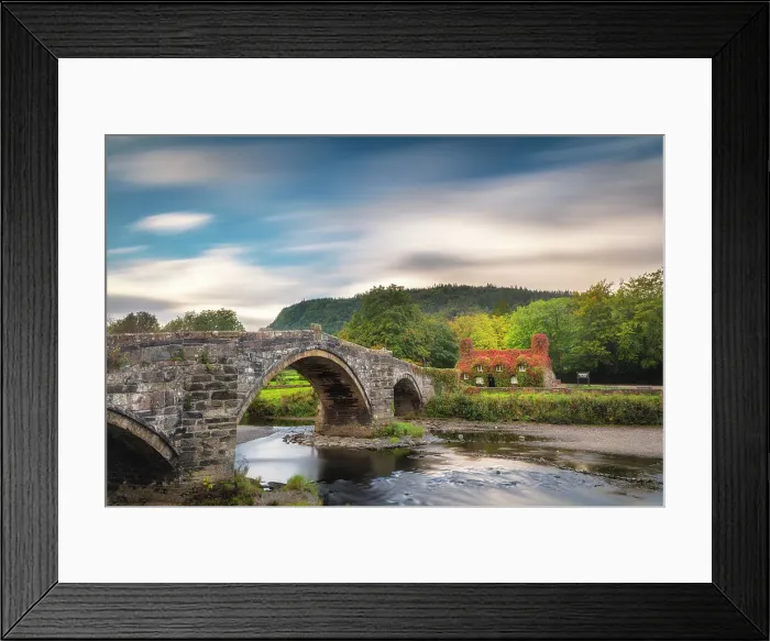 Framed Print : Tu Hwnt l r Bont Tearooms covered in Virginia creeper in autumn, Llanrwst, Conwy, Wales Framed Print : Tu Hwnt l r Bont Tearooms covered in Virginia creeper in autumn, Llanrwst, Conwy, Wales
