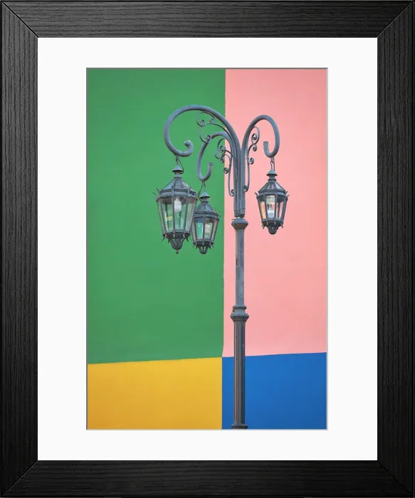 Framed Print : A street lamp of the Caminito, La Boca, Buenos Aires, Argentina Framed Print : A street lamp of the Caminito, La Boca, Buenos Aires, Argentina
