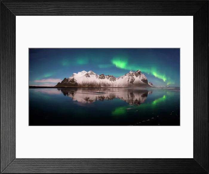 Framed Print : Vestrahorn mountain under the aurora borealis, South eastern Iceland Framed Print : Vestrahorn mountain under the aurora borealis, South eastern Iceland