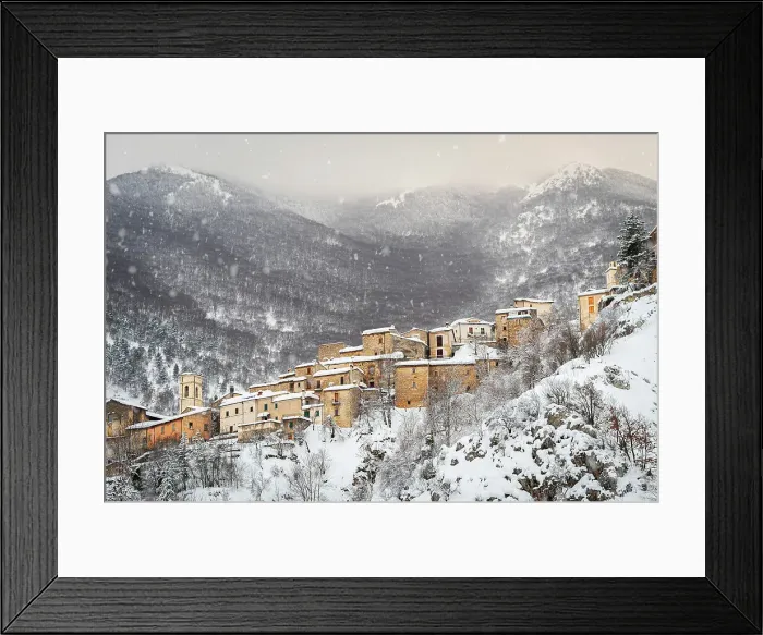 Framed Print : Snowfall on the old village of Villalago, Abruzzo national park, L'aquila province, Abruzzo, Italy Framed Print : Snowfall on the old village of Villalago, Abruzzo national park, L'aquila province, Abruzzo, Italy