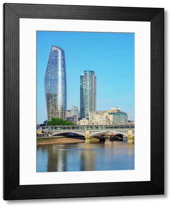 Framed Print : View over the River Thames towards the One Blackfriars and South Bank Tower, London, England, United Kingdom Framed Print : View over the River Thames towards the One Blackfriars and South Bank Tower, London, England, United Kingdom