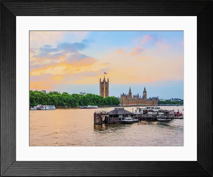 Framed Print : View over the River Thames towards the Palace of Westminster at sunset, London, England, United Kingdom Framed Print : View over the River Thames towards the Palace of Westminster at sunset, London, England, United Kingdom