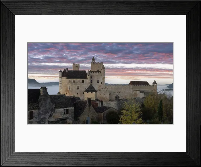 Framed Print : France, Dordogne, Perigord Noir, Dordogne valley, Beynac et Cazenac, labelled Les Plus Beaux Villages de France (The Most Beautiful Villages of France)