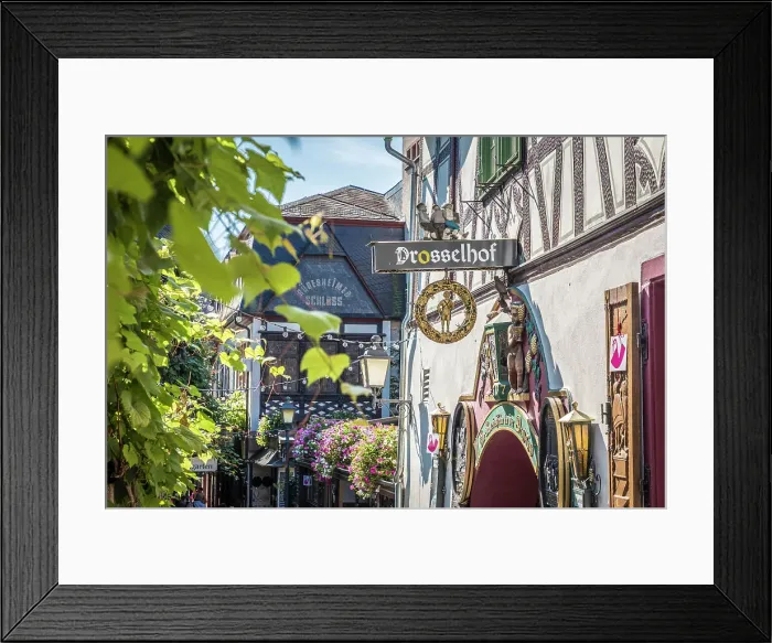 Framed Print : Wine bars in the Drosselgasse of Rudesheim, Rheingau, Hesse, Germany Framed Print : Wine bars in the Drosselgasse of Rudesheim, Rheingau, Hesse, Germany