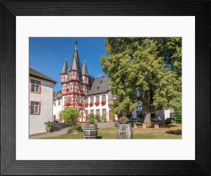 Framed Print : Bromserhof in the old town of Rudesheim, Rheingau, Hesse, Germany Framed Print : Bromserhof in the old town of Rudesheim, Rheingau, Hesse, Germany