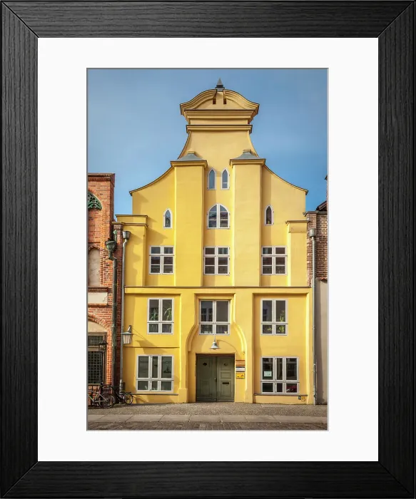 Framed Print : Yellow house in the historic old town of Stralsund, Mecklenburg-West Pomerania, Baltic Sea, Northern Germany, Germany Framed Print : Yellow house in the historic old town of Stralsund, Mecklenburg-West Pomerania, Baltic Sea, Northern Germany, Germany