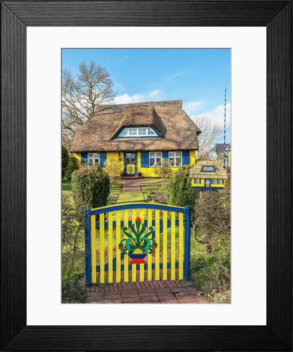 Framed Print : Historical brightly painted thatched roof house in Born am Darsz, Mecklenburg-Western Pomerania, Baltic Sea, Northern Germany, Germany Framed Print : Historical brightly painted thatched roof house in Born am Darsz, Mecklenburg-Western Pomerania, Baltic Sea, Northern Germany, Germany
