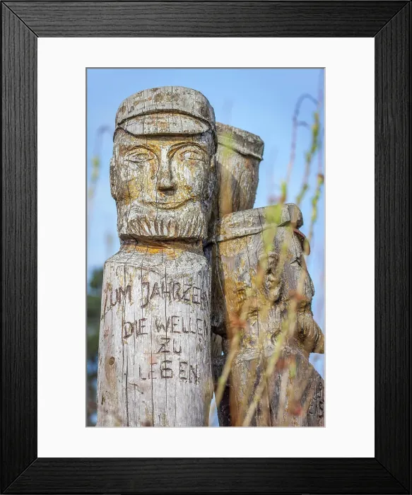 Framed Print : Carved figures of fishermen in Zingst, Mecklenburg-West Pomerania, Baltic Sea, North Germany, Germany Framed Print : Carved figures of fishermen in Zingst, Mecklenburg-West Pomerania, Baltic Sea, North Germany, Germany