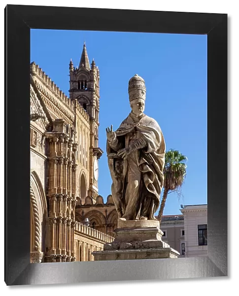 Italy, Sicily, Palermo, the Cathedral, statue of the archbishop