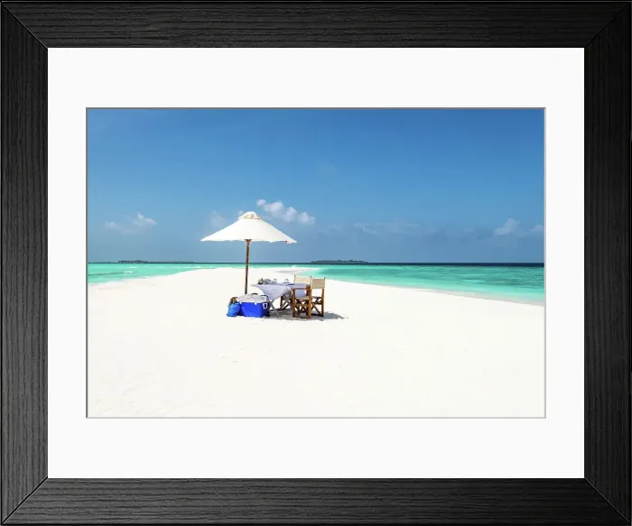 Framed Print : A romantic picnic for two on a deserted sandbank in the Indian Ocean, Baa Atoll, Maldives Framed Print : A romantic picnic for two on a deserted sandbank in the Indian Ocean, Baa Atoll, Maldives