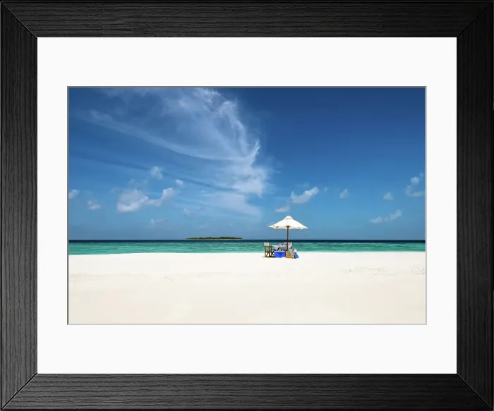 Framed Print : A romantic picnic for two on a deserted sandbank in the Indian Ocean, Baa Atoll, Maldives