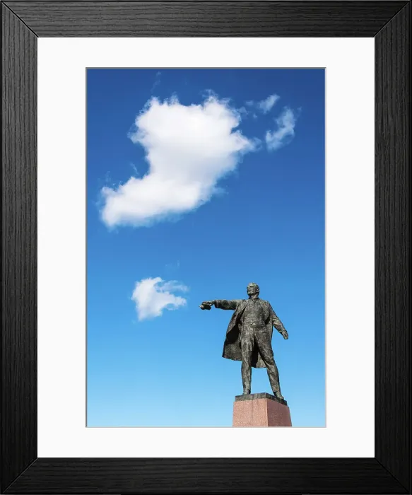 Framed Print : The monument to Vladimir Lenin on Moscow Square (Moskovskaya Ploshchad), Saint Petersburg, Russia
