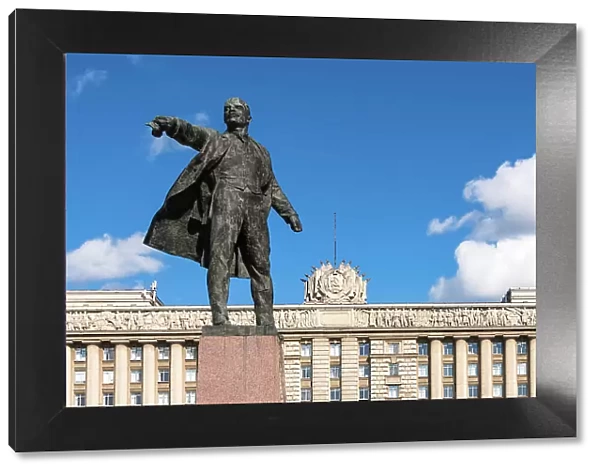 The monument to Vladimir Lenin in front of the House of Soviets (Dom Sovetov) on Moscow Square (Moskovskaya Ploshchad), Saint Petersburg, Russia