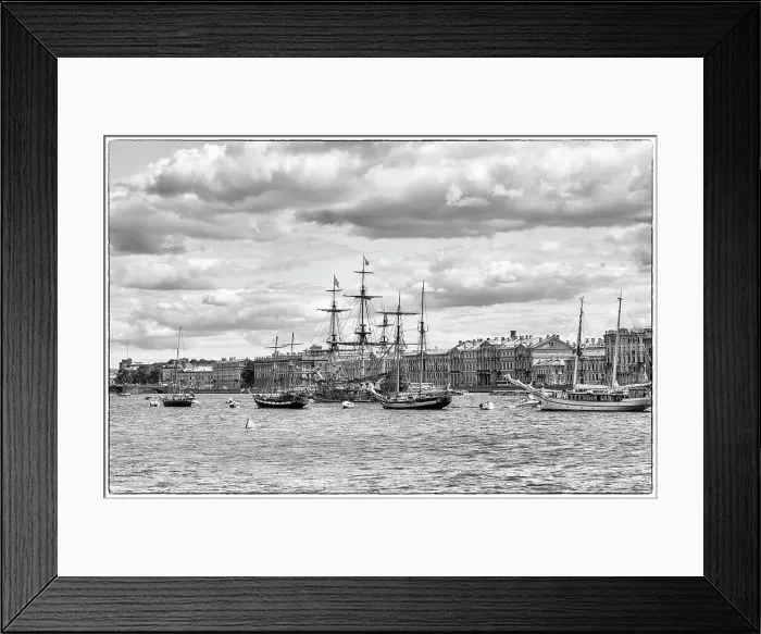Framed Print : Navy Day celebrations, Saint Petersburg, Russia Framed Print : Navy Day celebrations, Saint Petersburg, Russia