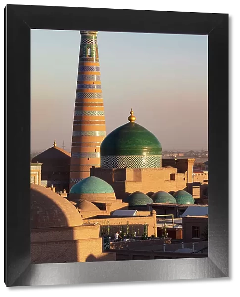 Uzbekistan, Khiva, the Islam Khodja minaret and medressa