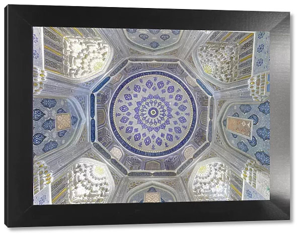 Uzbekistan, Samarkand, Bibi-khanym mosque, ceiling interior