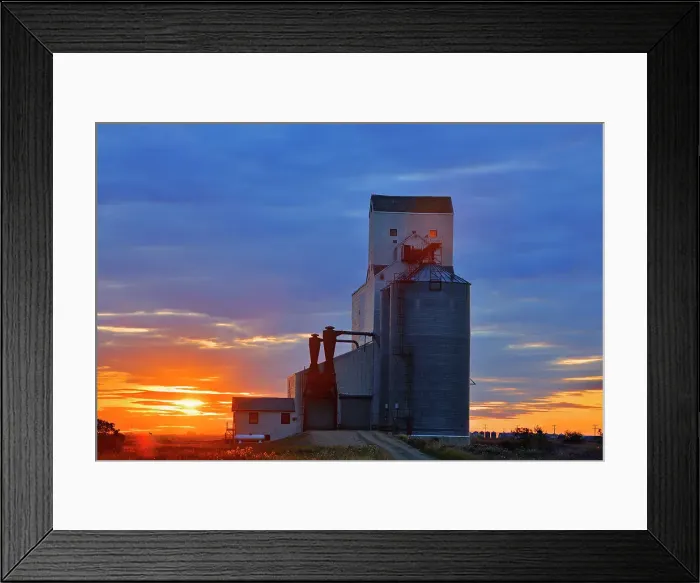 Framed Print : Grain elevator at sunset MooseJaw Saskatchewan, Canada Framed Print : Grain elevator at sunset MooseJaw Saskatchewan, Canada
