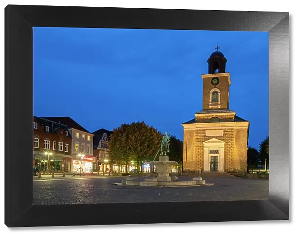 Asmussen-Woldsen-Denkmal statue and St. Marienkirche church at Market Square at twilight, Husum, Nordfriesland, Schleswig-Holstein, Germany