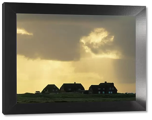 Silhouettes of houses in dramatic light, Ellenbogen, Sylt, Nordfriesland, Schleswig-Holstein, Germany
