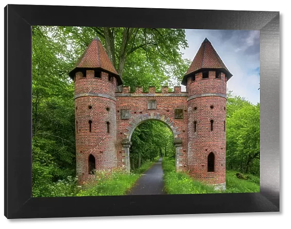 Neo-Gothic castle gate on Sieglitzer Berg, UNESCO World Heritage site of Dessau-Worlitz Garden Realm, Oranienbaum-Worlitz, Saxony-Anhalt, Germany, Europe