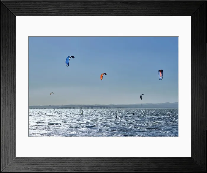 Framed Print : Paragliding at Moinhos beach. Alcochete, Portugal Framed Print : Paragliding at Moinhos beach. Alcochete, Portugal