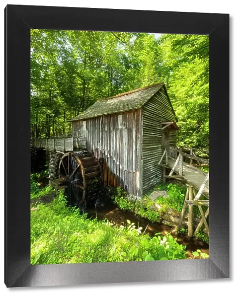 Grist Mill and water wheel, Cades Cove, Cable Mill Historic Area, Great Smoky Mountains National Park, North Carolina, USA