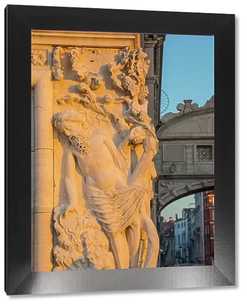 Adam & Eve sculpture, Doge's Palace (Palazzo Ducale), Piazza San Marco (St. Mark's Square), Venice, Veneto, Italy