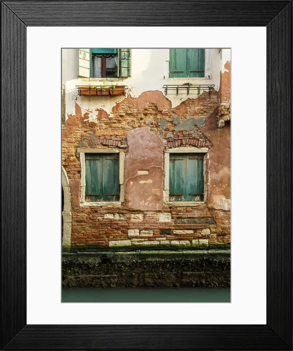 Framed Print : Decaying building in Venice, Veneto, Italy Framed Print : Decaying building in Venice, Veneto, Italy