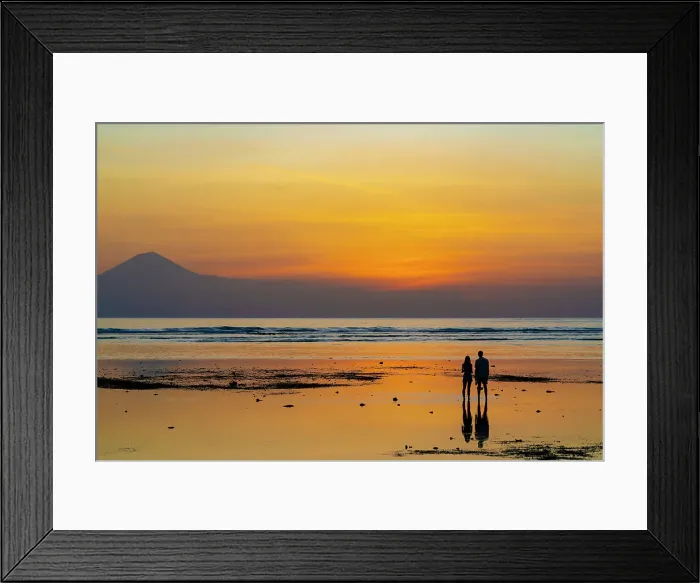 Framed Print : Couple watching sunset on low tide, Gili Trawangan, Lombok, Indonesia Framed Print : Couple watching sunset on low tide, Gili Trawangan, Lombok, Indonesia