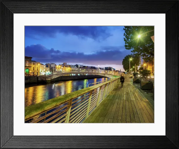 Framed Print : Ha'penny Bridge at dusk, Dublin, Ireland Framed Print : Ha'penny Bridge at dusk, Dublin, Ireland