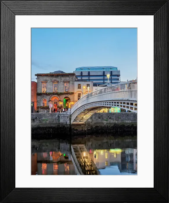 Framed Print : Ha'penny Bridge at dusk, Dublin, Ireland Framed Print : Ha'penny Bridge at dusk, Dublin, Ireland
