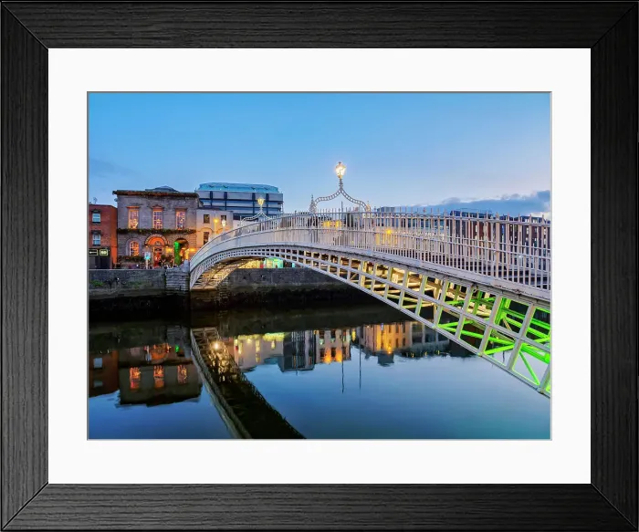 Framed Print : Ha'penny Bridge at dusk, Dublin, Ireland Framed Print : Ha'penny Bridge at dusk, Dublin, Ireland
