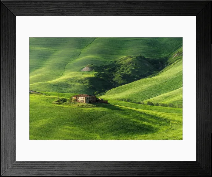 Framed Print : Country house and some rolling hills on a sunny spring afternoon in the Crete Senesi. Tuscany, Italy Framed Print : Country house and some rolling hills on a sunny spring afternoon in the Crete Senesi. Tuscany, Italy