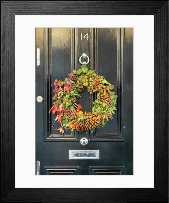 Framed Print : Christmas wreath on a door in Kensington, London, England, UK Framed Print : Christmas wreath on a door in Kensington, London, England, UK