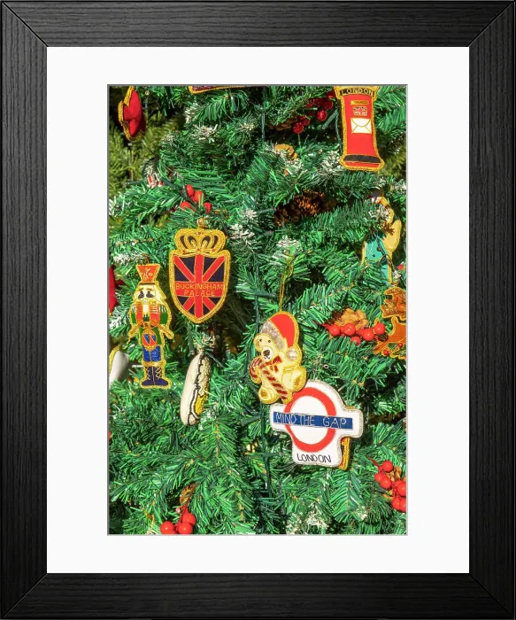 Framed Print : Christmas market in Trafalgar Square, London, England, UK Framed Print : Christmas market in Trafalgar Square, London, England, UK