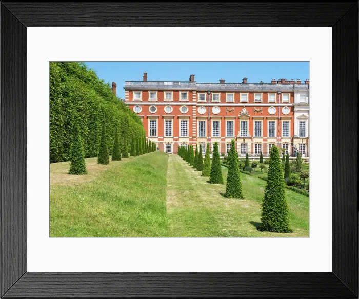 Framed Print : Hampton Court Palace south front, built by Christopher Wren for William III and Mary II, viewed from the Privy Garden, London, England Framed Print : Hampton Court Palace south front, built by Christopher Wren for William III and Mary II, viewed from the Privy Garden, London, England
