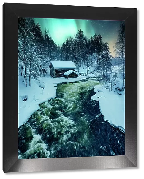 Europe, Finland, northern lights over Myllykoski Mill and Myllytupa gorge at Oulanka National Park in winter, Oulu