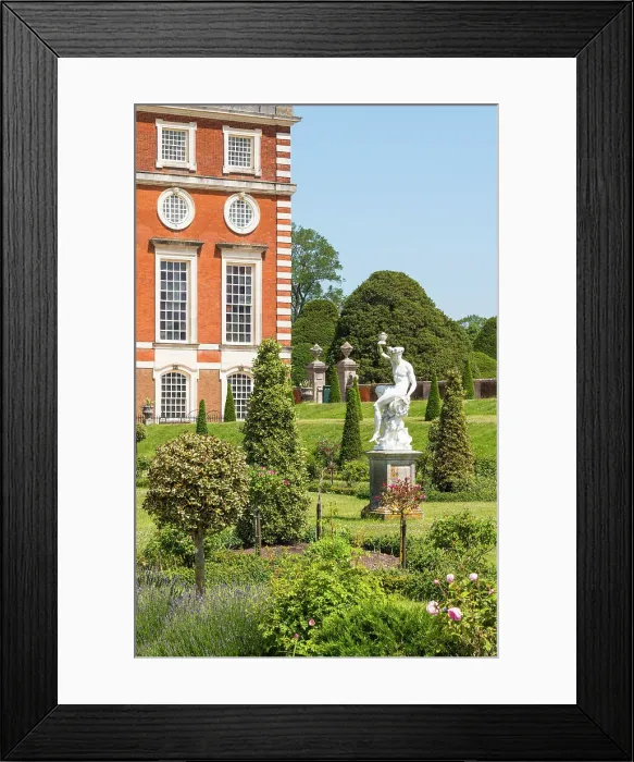 Framed Print : The Privy Garden, Hampton Court Palace, London, England Framed Print : The Privy Garden, Hampton Court Palace, London, England