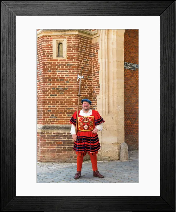 Framed Print : A guard outside Anne Boleyn Gatehouse, Hampton Court Palace, London, England Framed Print : A guard outside Anne Boleyn Gatehouse, Hampton Court Palace, London, England