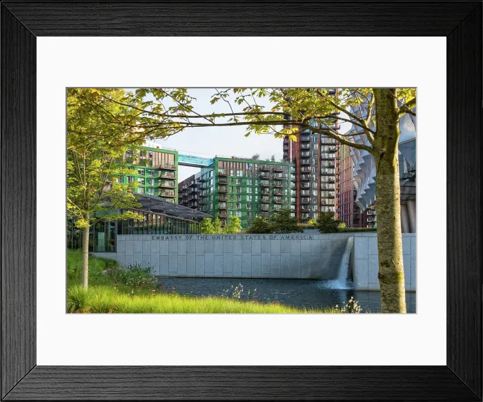 Framed Print : The US embassy and the Embassy Gardens, with the Sky Pool in the background, Nine Elms, London, England Framed Print : The US embassy and the Embassy Gardens, with the Sky Pool in the background, Nine Elms, London, England