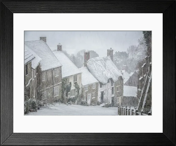 Framed Print : Gold Hill in winter, Shaftesbury, Dorset, England, UK Framed Print : Gold Hill in winter, Shaftesbury, Dorset, England, UK