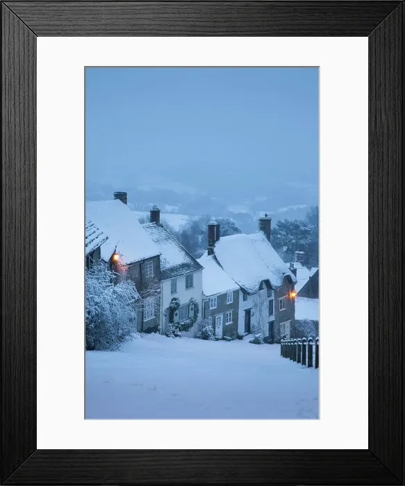 Framed Print : Gold Hill in winter, Shaftesbury, Dorset, England, UK Framed Print : Gold Hill in winter, Shaftesbury, Dorset, England, UK